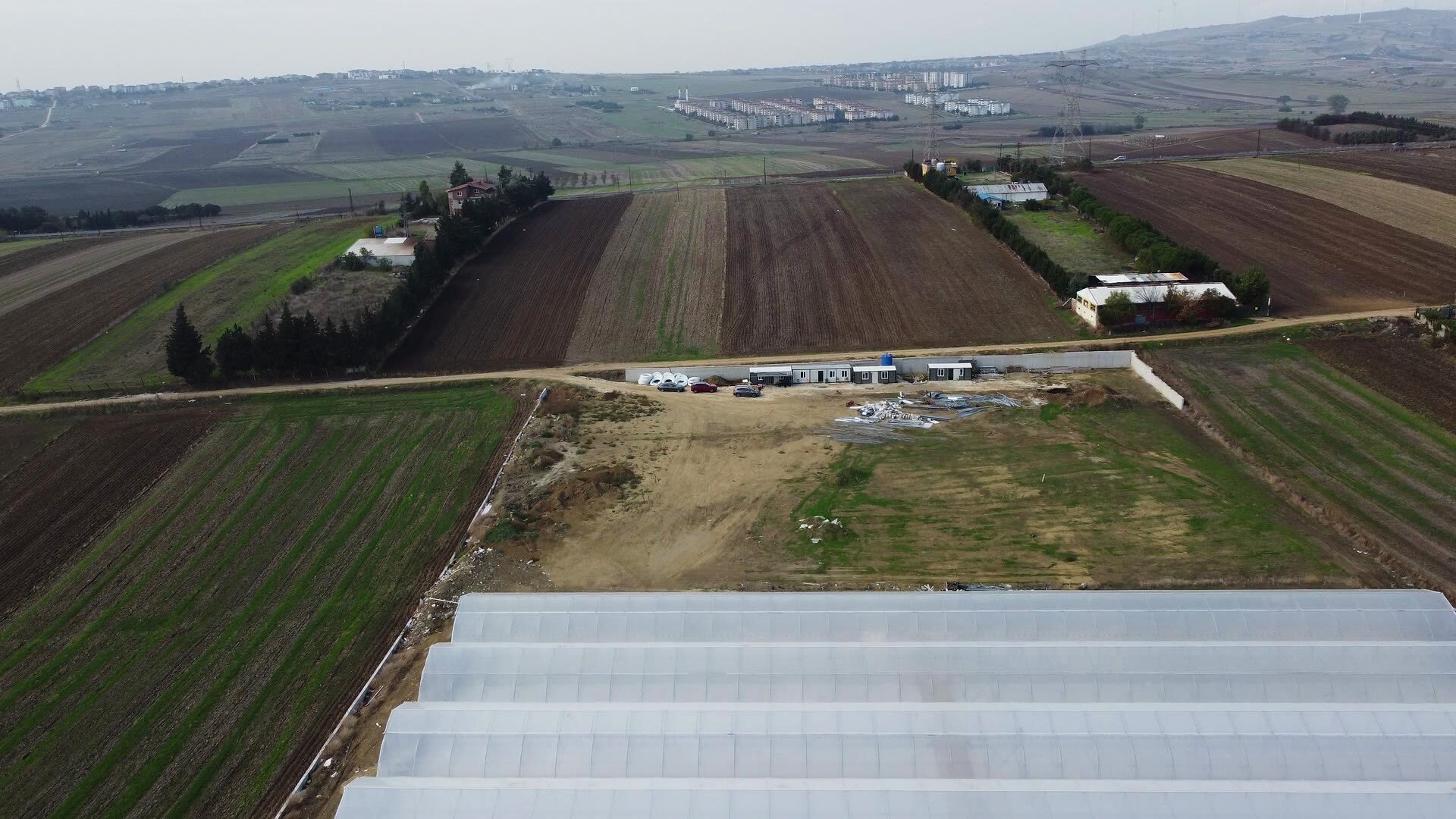 The Silivri site and the road network around it, near the TEM highway.